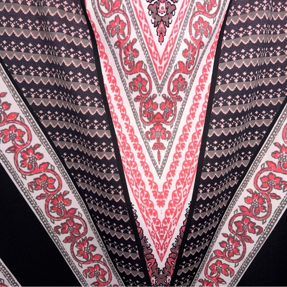 XL Fitted By And By Pencil Skirt Geometric Print Stretch Black White Coral Boho - Picture 6 of 12